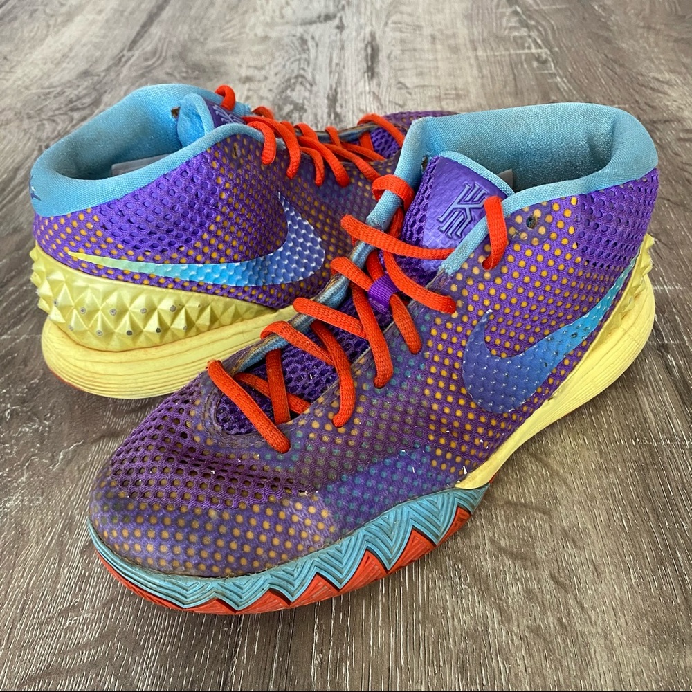 Nike Kyrie Irving 1s Saturday Basketball Shoes